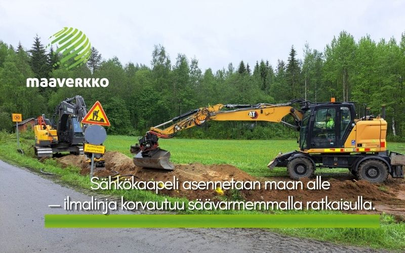 Maaverkko Oy:n kaivinkone kaivaa sähkökaapeliojaa Kontiolahden ja Jakokosken metsissä